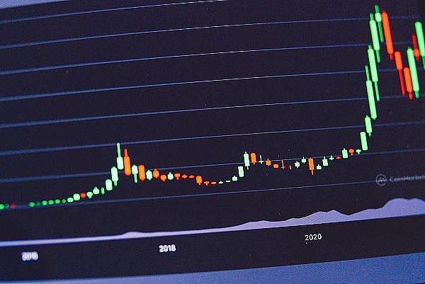Web3游戏10月观察：热闹表象下的用户困境